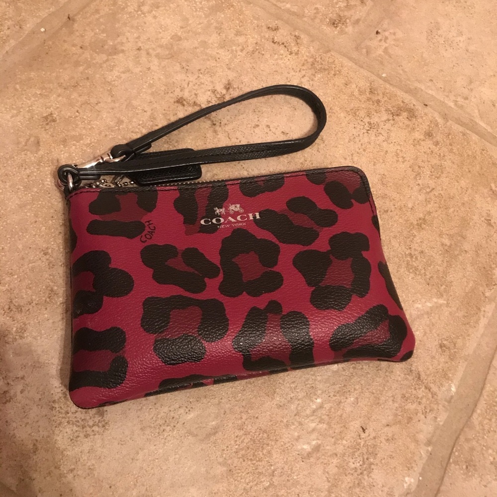 Coach Wristlet (Bottom price)